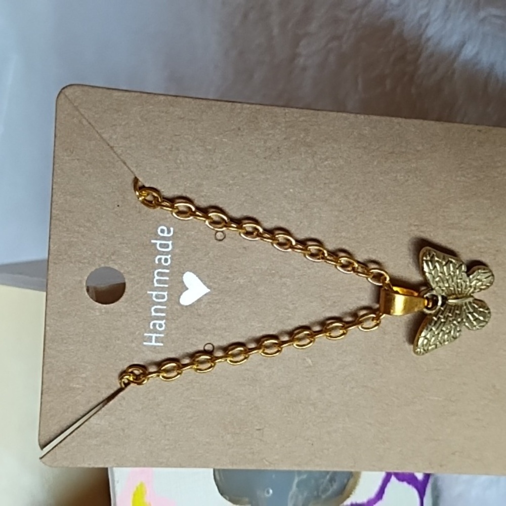 Handmade - Gold butterfly necklace - Picture 3 of 3